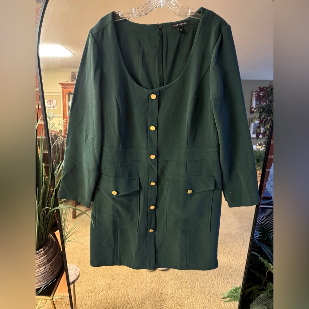 Dark green dress size 14 from Banana Republic. Gold button detail-like new